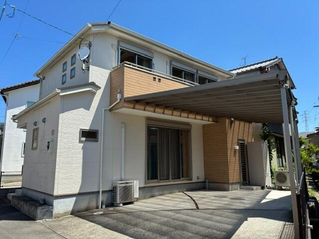 高知市南久万
4LDK 売戸建
3,480万円
2016年9月築
駐車3台分以上
円行寺口駅 徒歩8分
駐車3台分以上
夫婦の車+来客用にも
将来のお子さんの車も考えやすい