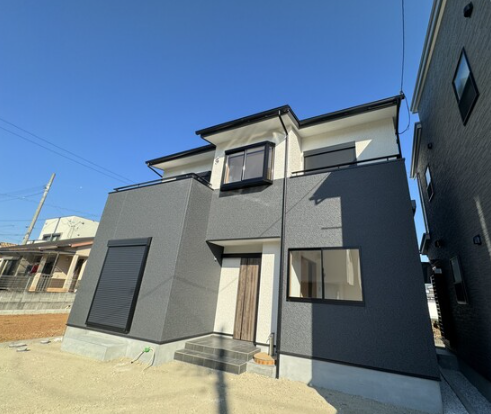 高知市鴨部3丁目
築浅4SLDK 売戸建
3,580万円
土地約48.93坪／建物約30.91坪
2023年9月築
駐車2台分
オートバックス高知西店すぐ近く