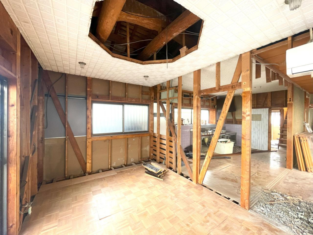 高知市高須の中古住宅 耐震補強工事施工予定
工事後の耐震等級や耐震評点が確認できていない段階では、数字を推測して画像に入れないようにします。